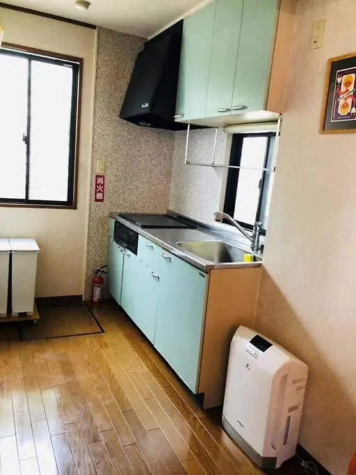 Jr春日井駅より徒歩5分！ペット可！コストコ守山店まで車15分。8名宿泊可。プロジェクター有！ Apartment